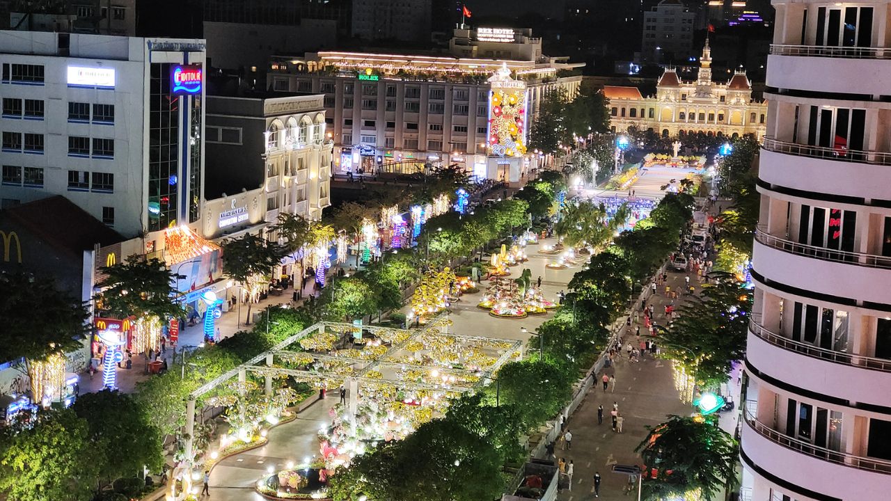 Phố đi bộ Nguyễn Huệ