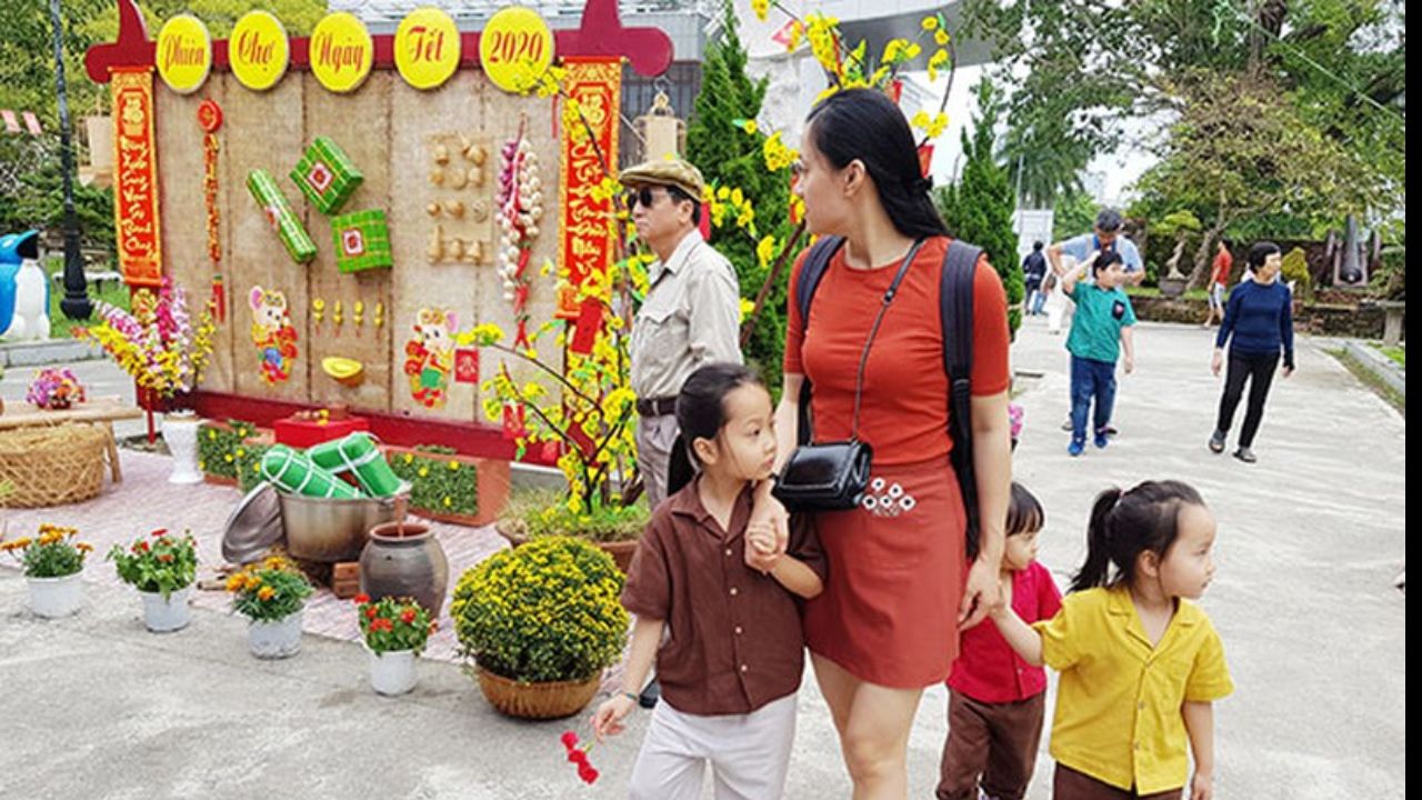 mua sắm tết 2025
