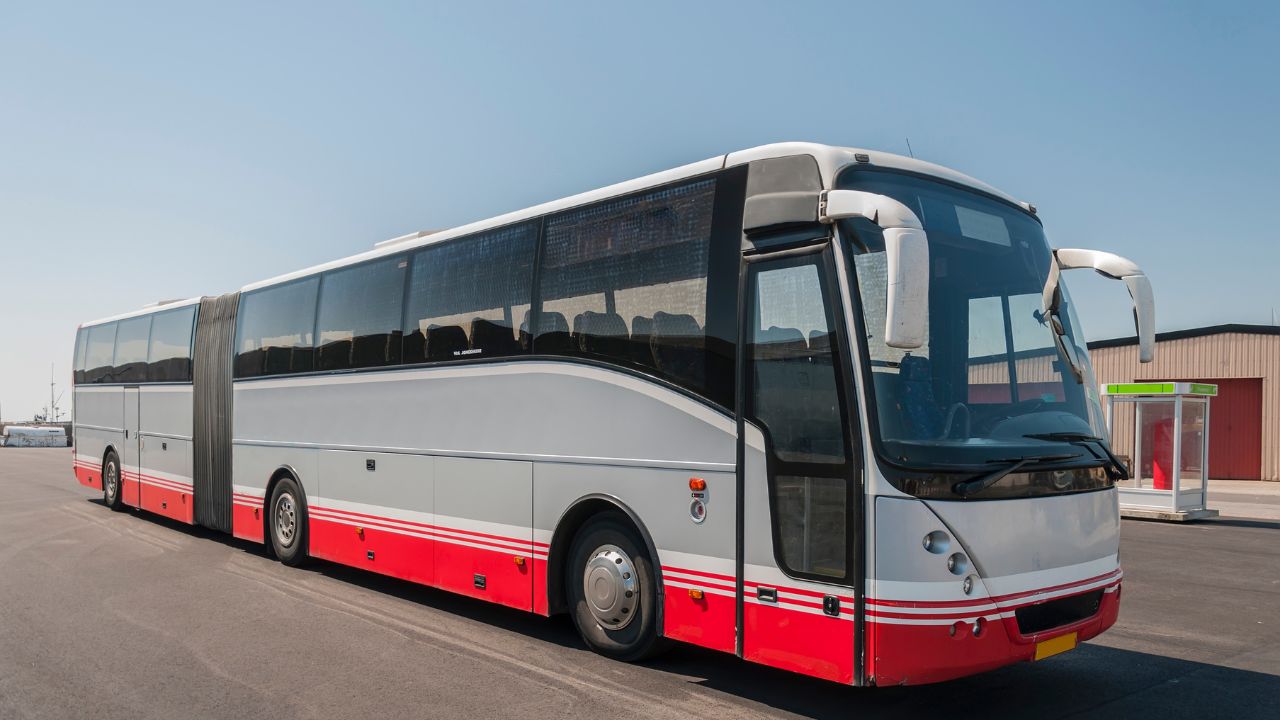 Vì Sao Giá Vé Xe Lễ 30/4 Lại Tăng Cao?