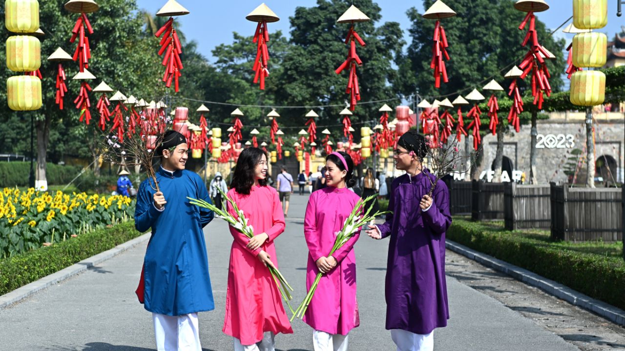 Lưu Ý Khi Mặc Áo Dài Tết