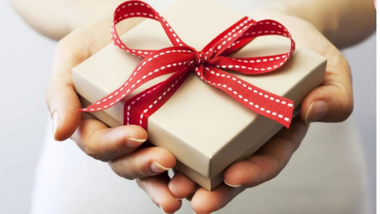 Lý Do Nên Mua Quà Valentine Online