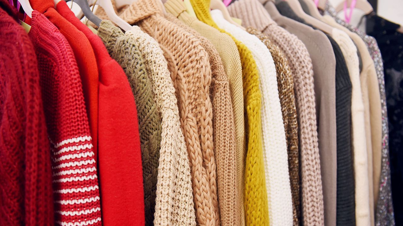 Tại Sao Nên Chọn In Áo Sweater Theo Yêu Cầu?
