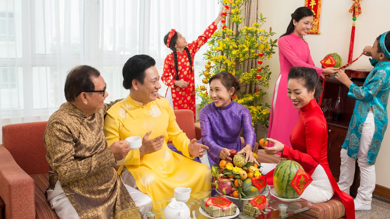 Tết Nguyên Đán Là Dịp Đoàn Viên Gia Đình
