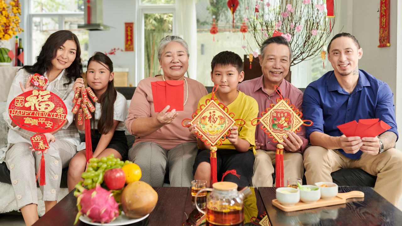 Tết Nguyên Đán Là Dịp Đoàn Viên Gia Đình