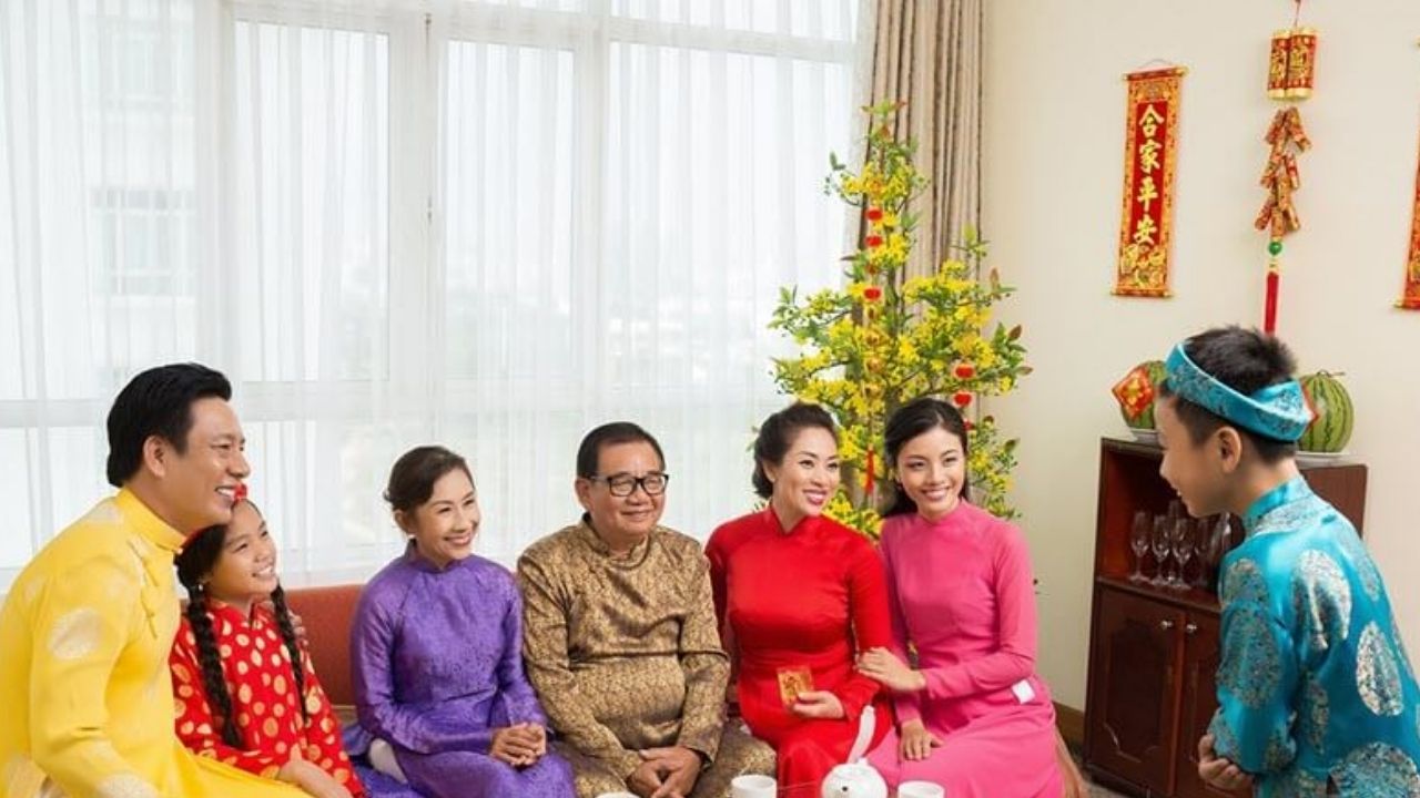 Tục Lệ Chúc Tết Và Mừng Tuổi