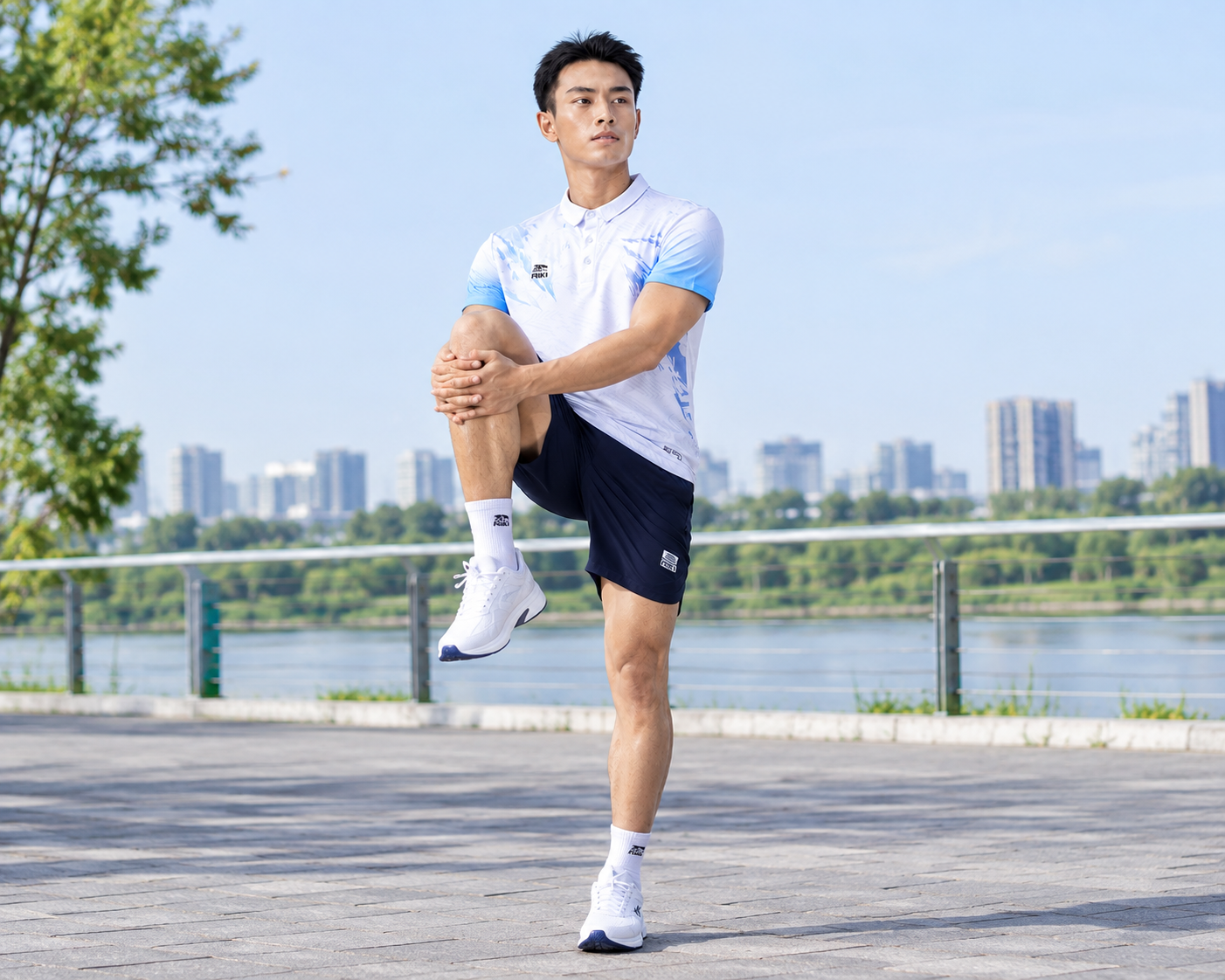 Khởi động chân đúng cách giúp hạn chế căng cơ khi chạy bộ
